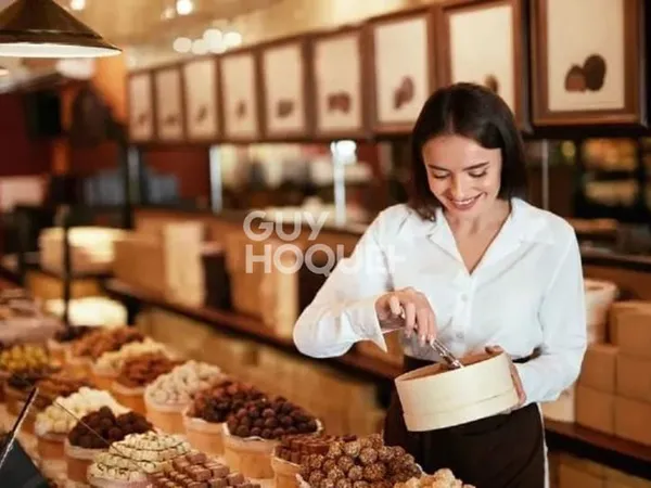 MAGASIN DE CHOCOLATS SOUS ENSEIGNE - (95)