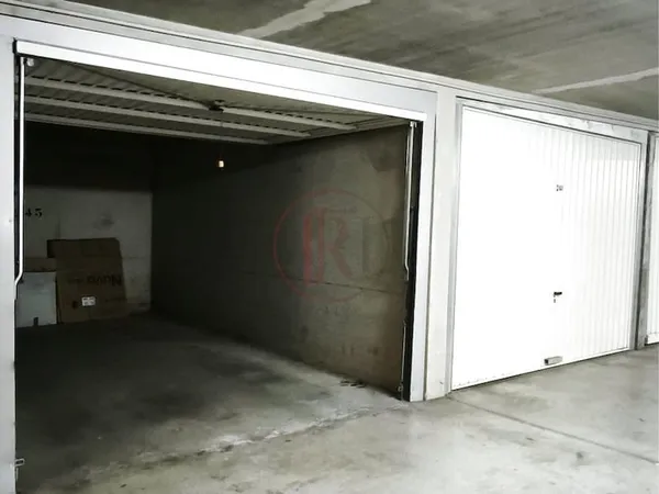Garage fermé.