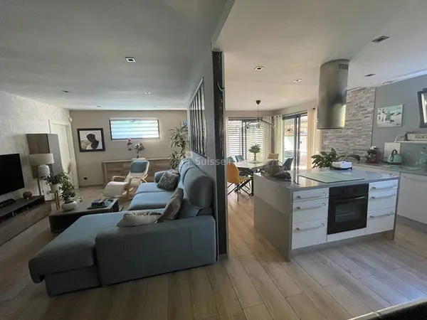Charmante maison, plain pied de 2011, sur 598M2 de terrain clos avec piscine