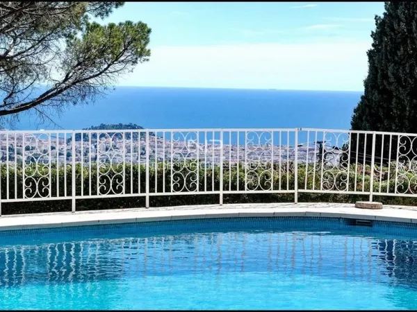 Nice Gairaut, propriété de 378 m² avec piscine, terrasses, vue m