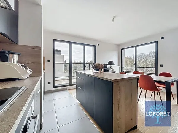 Appartement Noisy Le Grand 4 pièce(s) 82.18 m2