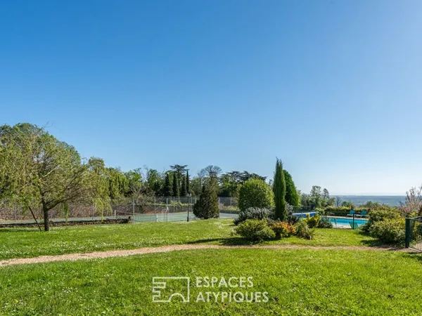 Appartement de caractère dans une copropriété avec piscine, tennis et vue sur le Mont-Blanc