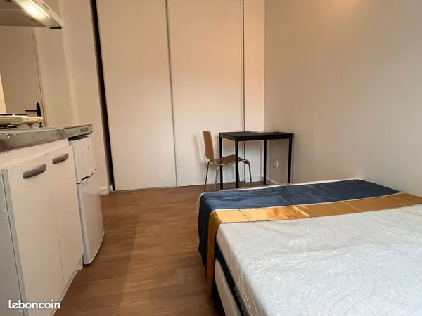 Beau studio rénové proche métro Créteil Préfecture