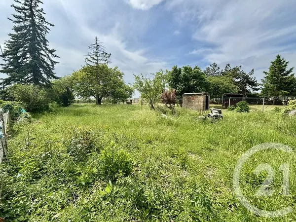 Terrain 777 m²