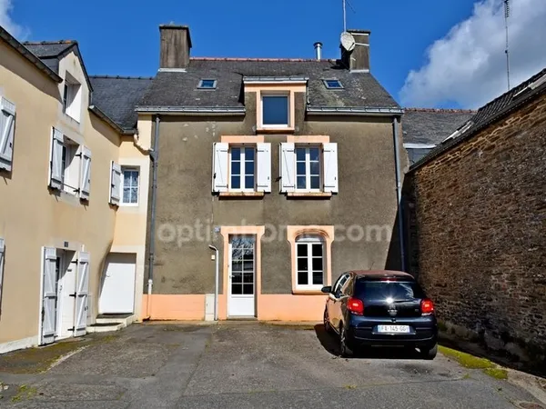 Maison à vendre 6 pièces, 5 chambres, un garage, centre SAINT CONGARD (56)
