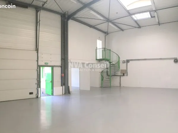 Local 148 m² Taverny