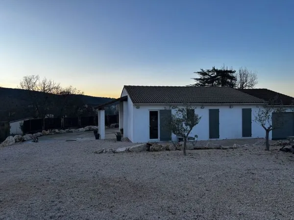 Maison dans le gard avec piscine 3500 m2 de terrain
