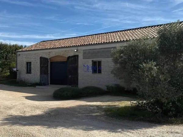 Local d'activité 160 m²