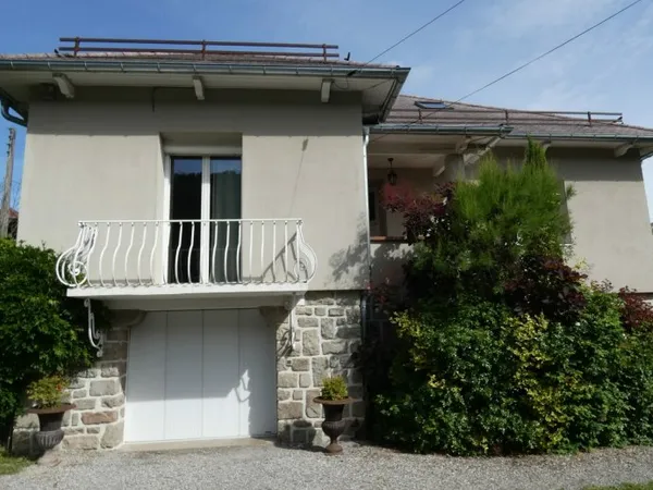 MAISON INDIVIDUELLE GRAND TERRAIN PROCHE CENTRE VILLE