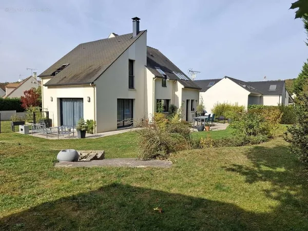 Maison d'architecte 8 pieces - 180m2 - 5 chambres - 830m2 de terrain..