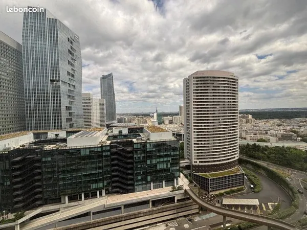 Murs commerciaux 4800 m² PARIS LA DEFENSE