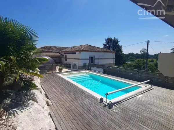 TRES BELLE MAISON CONTEMPORAINE VUE PANORAMIQUE