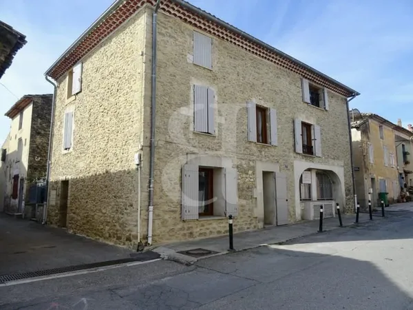 Immeuble proche de L'Isle-sur-la-Sorgue
