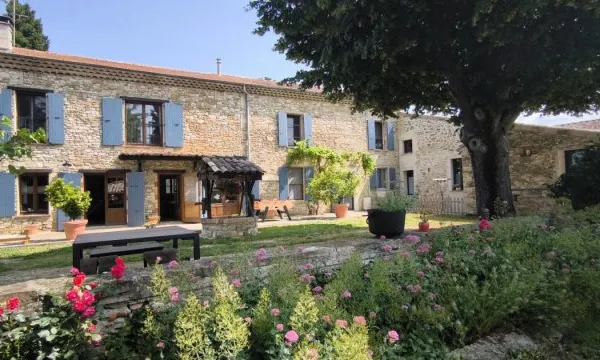 EN DROME PROVENCALE - CHAROLS CORPS DE FERME 360 m2 RESTAURE
