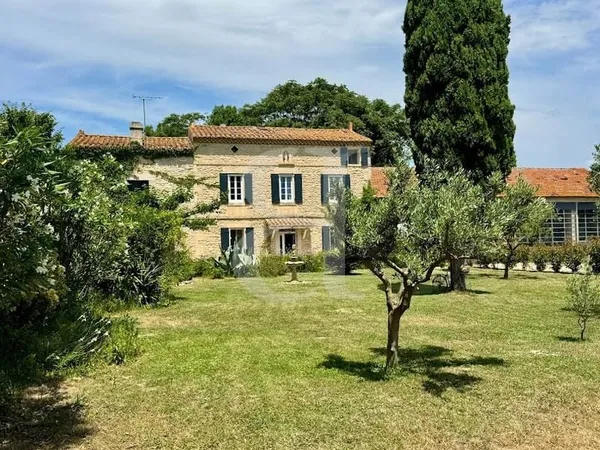 Maison 7 pièces 255 m²
