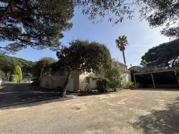 RAMATUELLE - RAVISSANTE MAISON AVEC PISCINE PROCHE PLAGE