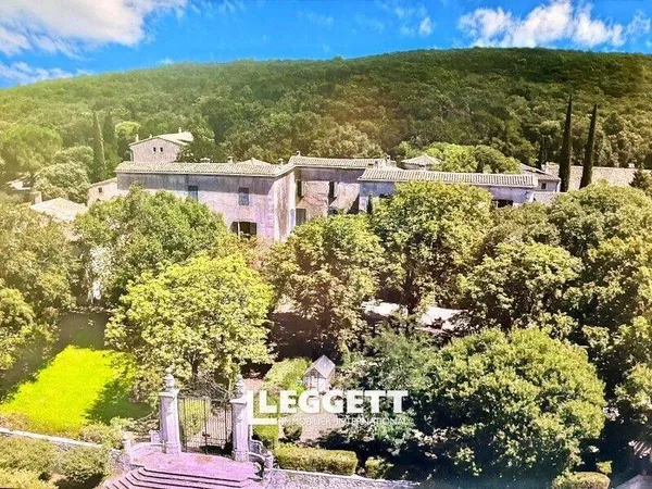 Château 13 pièces 592 m²