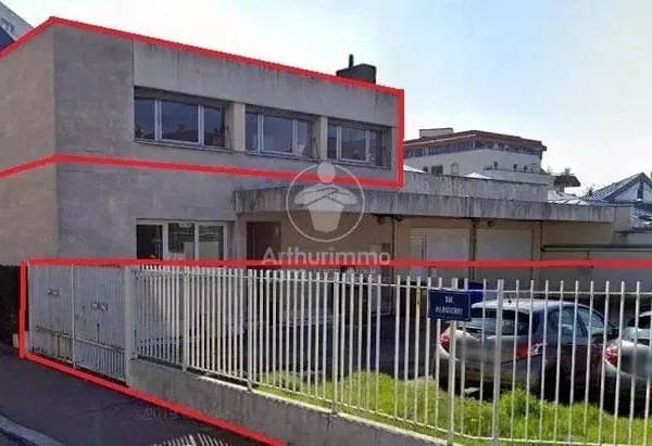 Bureau 10 pièces 245 m²