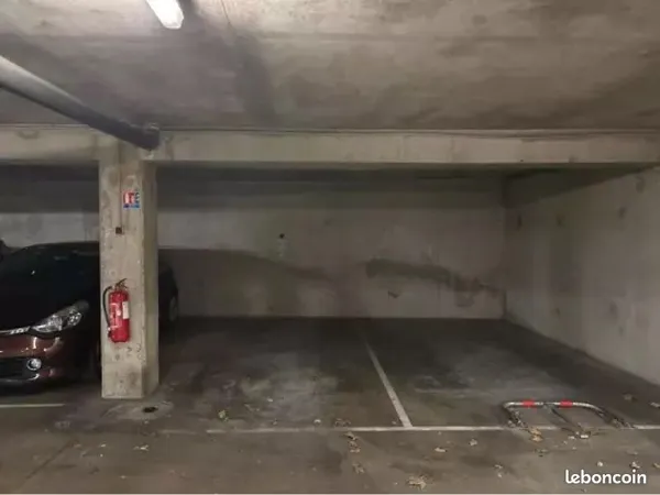 Place de parking location