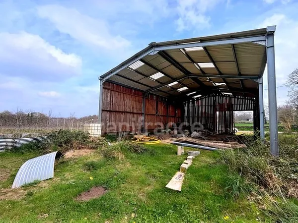A saisir - 3,32 ha de terrain agricole avec hangar de 200m² - Pont - Aven