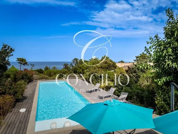 Villa d'architecte pieds dans l'eau avec piscine avec vue mer panoramique - Sari-Solenzara / Corse d