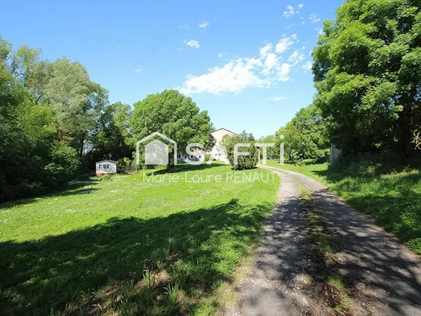 Authentique maison en pierre avec piscine, dépendances et mobile-home