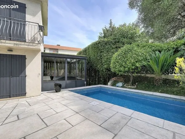 Maison individuelle avec piscine À 5 minutes à pied des plages et des commerces