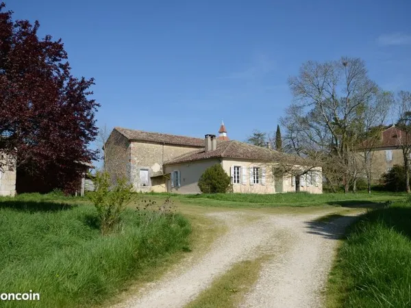 Propriété agricole dans le gers