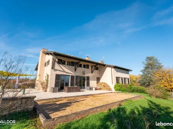 Maison 8 pièces 280 m²