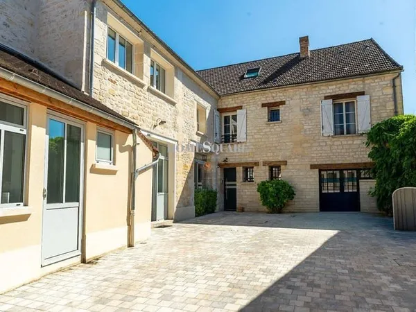 Maison 10 pièces 441 m²