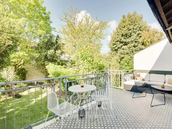Les Hauts d'Issy-les-Moulineaux - Elégante maison de 198m². Triple réception, 4 chambres, studio ind