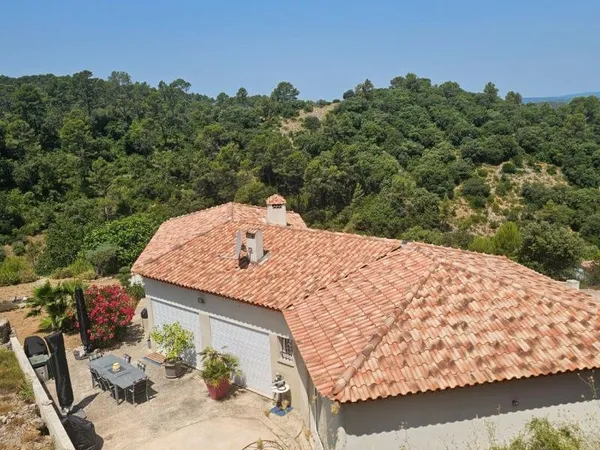Villa contemporaine avec vue