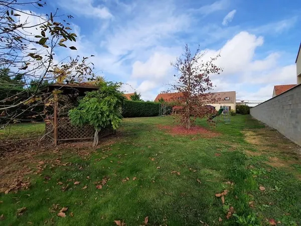 Situé dans la charmante commune de Varennes-sur-Seine (77130)