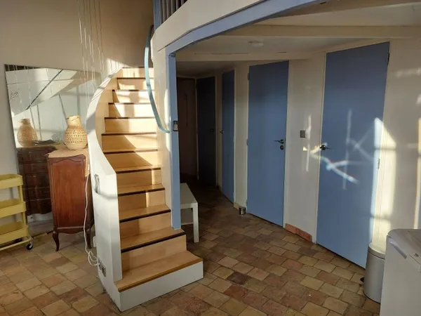 Loue studio meublé avec mezzanine