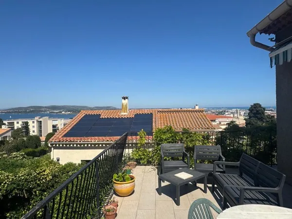 Maison Sete 6 pièce(s) de 174 m2 grand garage et superbe vue é