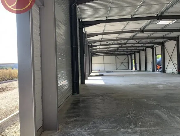 Entrepôt 900 m²