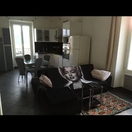 Magnifique appartement 3 faces vue mer, montagne et citadelle