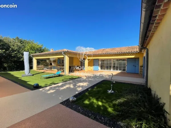 Villa 7 pièces 300 m²
