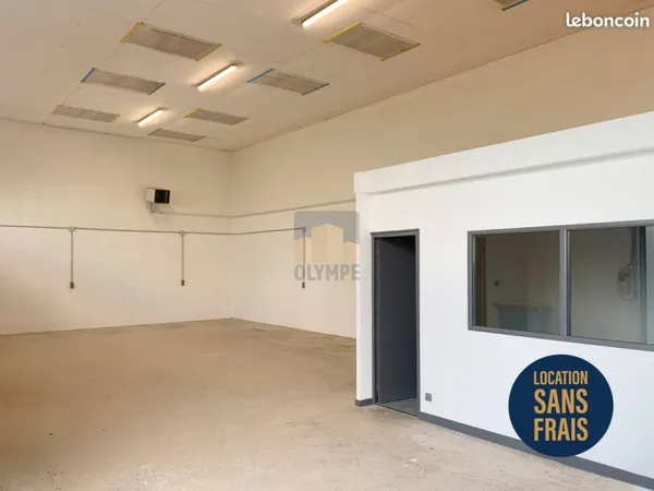 Local d'activités - 256 m² à louer