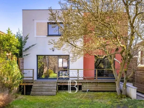 Viroflay RD limite Chaville - Maison contemporaine de 2016 - 184 m² 5ch - Jardin - Garage.