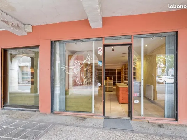 Local commercial 57 m² Réalmont