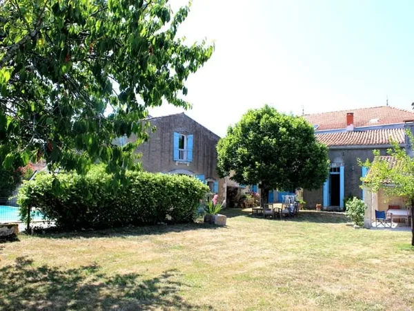 MAISON DE FAMILLE AUTHENTIQUE ET ART DE VIVRE A PROXIMITE DE LA
