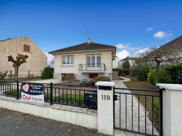 maison située dans un quartier calme et résidentiel