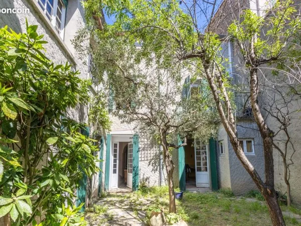 Maison 11 pièces 264 m²
