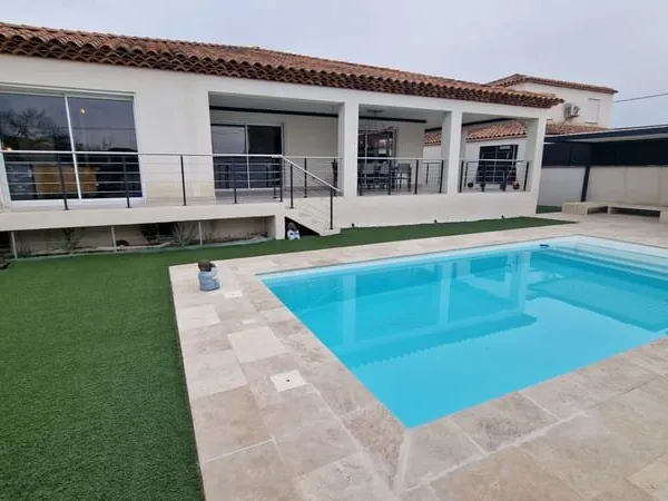 Coup de Coeur : Villa Contemporaine de Plain-Pied Prestations Luxe Située dans un secteur calme et r