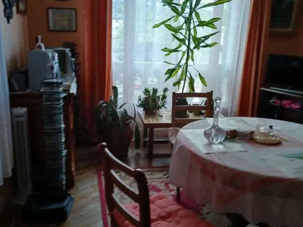 Chambre de 12m2 meuble?e