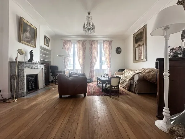 Appartement T4 133 m2 dans le quartier du Triangle d'or