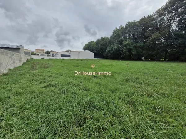AIFFRES TERRAIN CONSTRUCTIBLE 1700M²