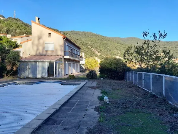 Villa 200 m2 F5, garage, piscine