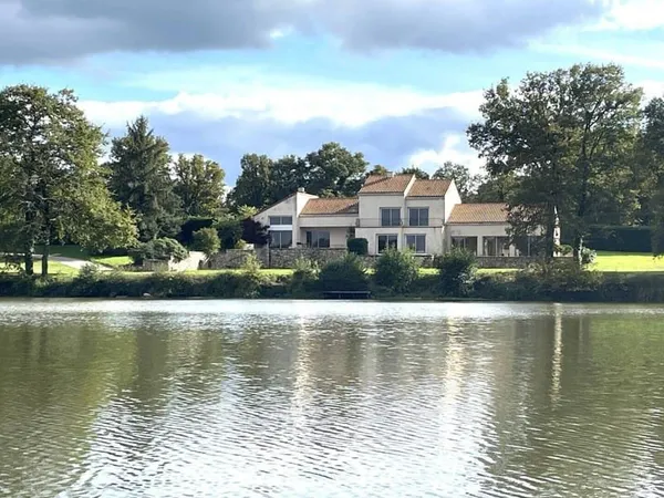 Maison 7 pièces 362 m²
